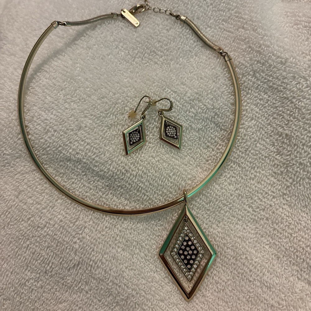White House Black Market Gold Necklace with Purple Pendant and Earrings
